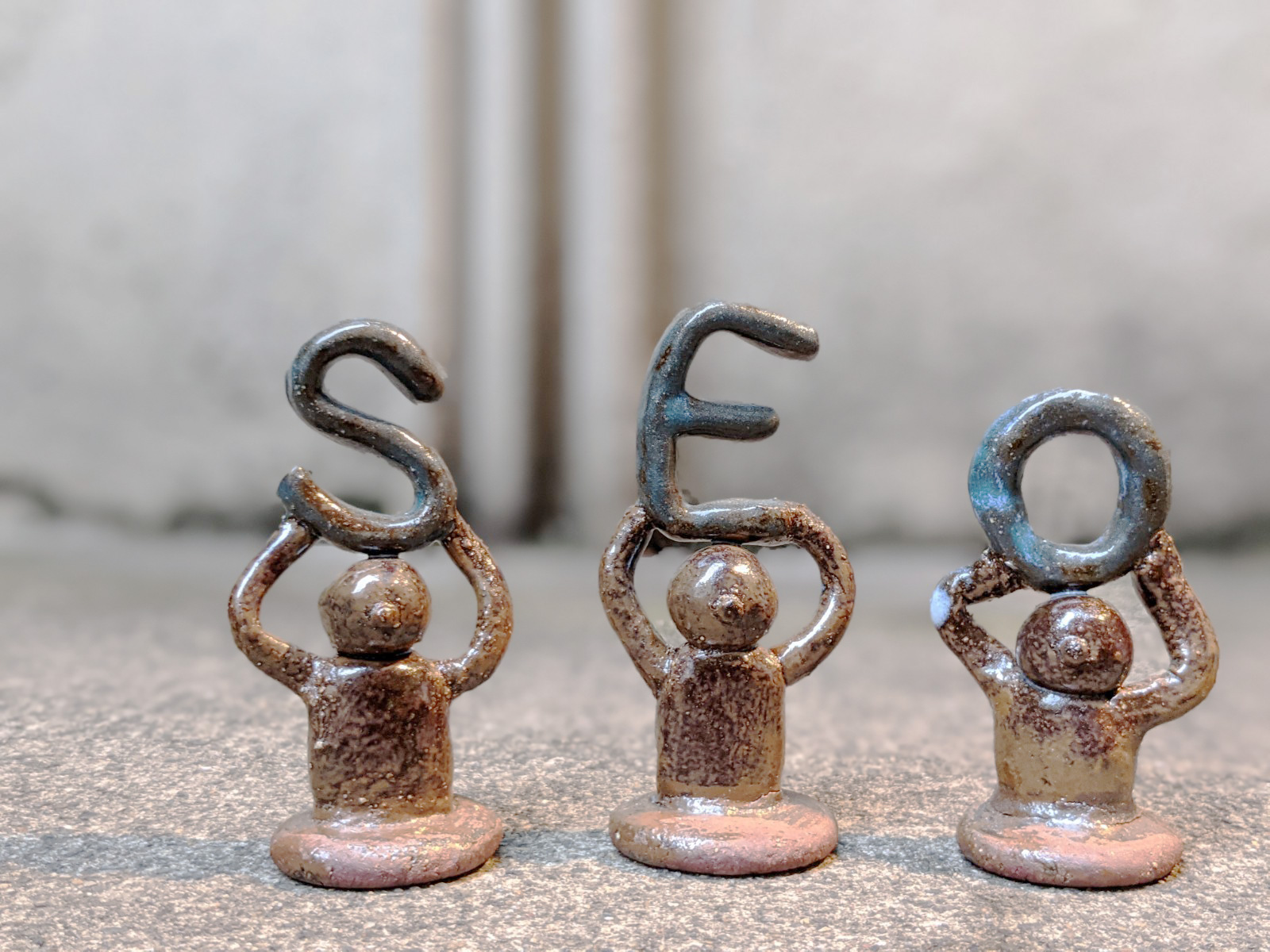 SEOを表現する置物