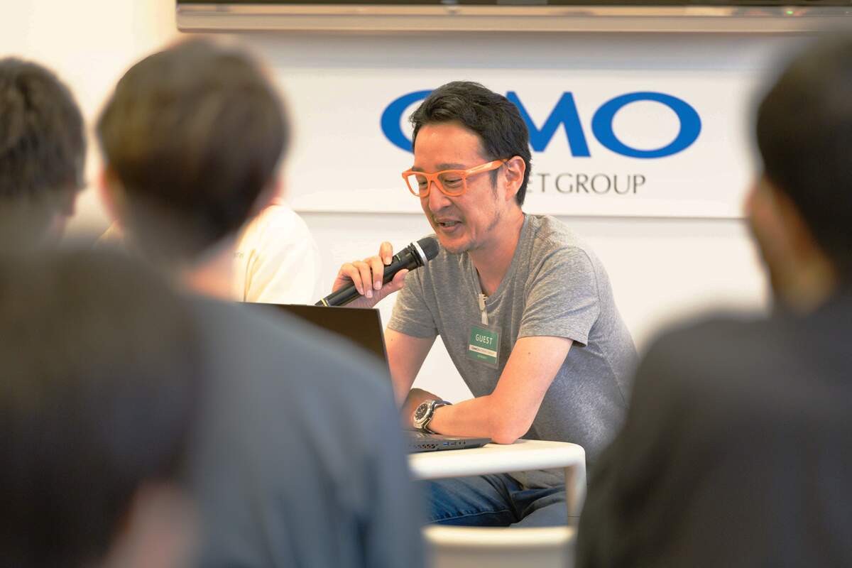 ロリポップ＆ConoHa WINGトークセッションにSEOプロフェッショナルとして登壇した際の柏崎剛の写真